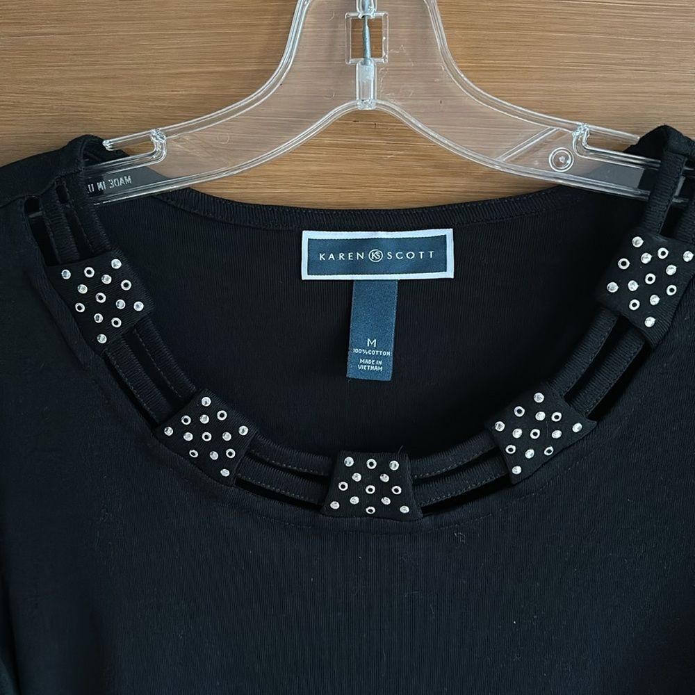 Karen Scott short sleeve shirt. Comes to elbow. Silver trim. Size medium - Picture 2 of 5